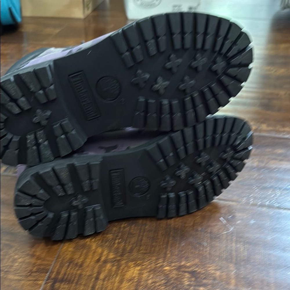 Timberland Gray, Purple and Black Ankle Boots with Camo Design - Picture 6 of 9